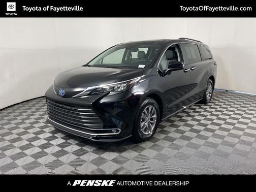 2024 Toyota Sienna XLE 8 Passenger