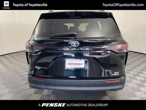 2024 Toyota Sienna XLE