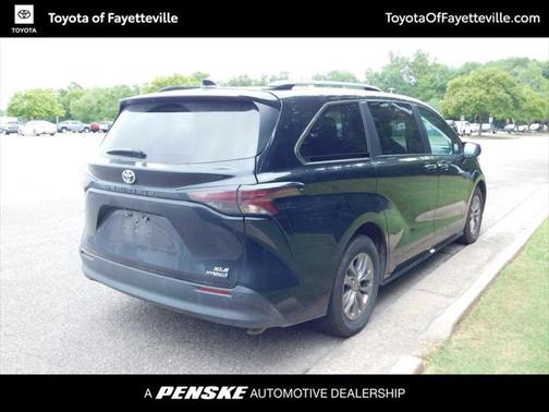 2024 Toyota Sienna XLE