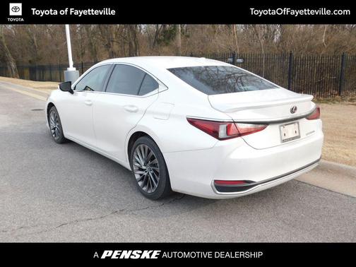 2024 Lexus ES 300h Luxury