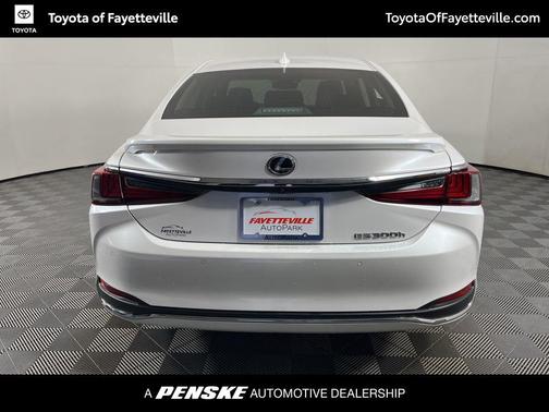 2024 Lexus ES 300h Luxury