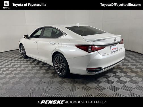 2024 Lexus ES 300h Luxury