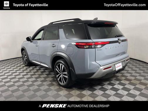 2025 Nissan Pathfinder Platinum 4WD