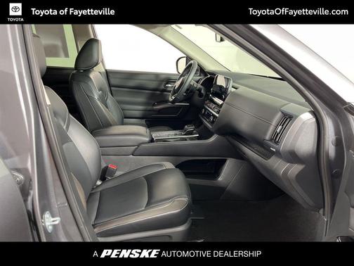 2024 Nissan Pathfinder SL FWD