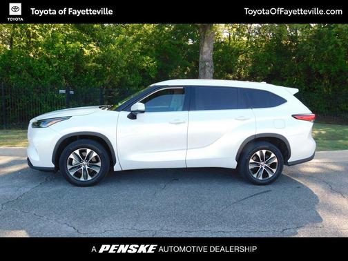 Wind Chill Pearl 2022 Toyota Highlander XLE