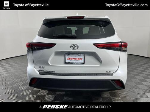 Wind Chill Pearl 2022 Toyota Highlander XLE