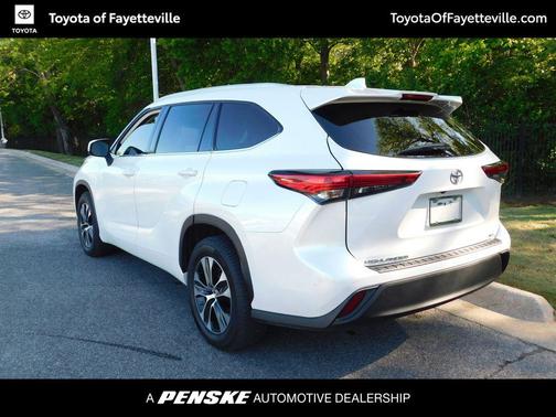 Wind Chill Pearl 2022 Toyota Highlander XLE