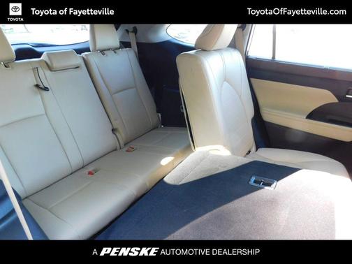 Wind Chill Pearl 2022 Toyota Highlander XLE