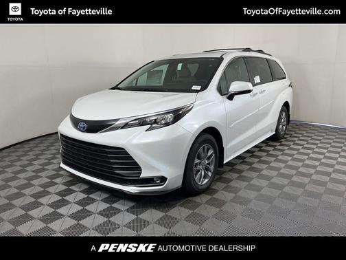 2025 Toyota Sienna XLE