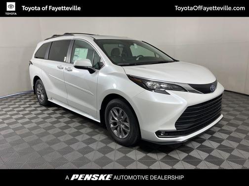 2025 Toyota Sienna XLE