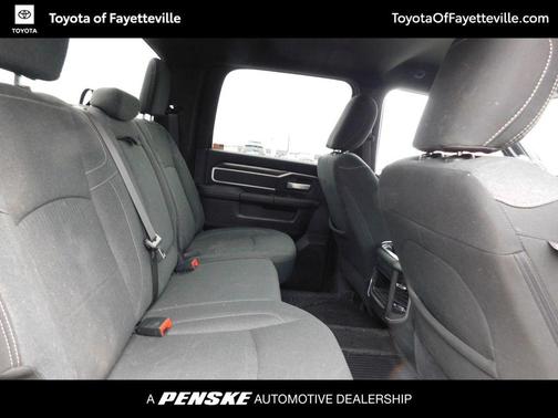 2020 RAM 2500 Big Horn Crew Cab 4X4 6'4' Box