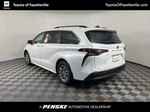 Wind Chill Pearl 2026 Toyota Sienna XLE
