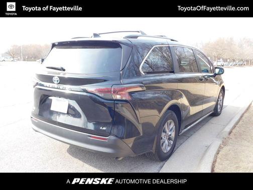 2025 Toyota Sienna LE