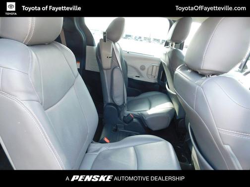 2025 Toyota Sienna LE