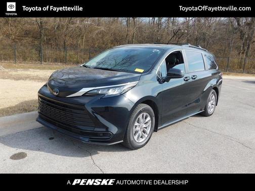 2025 Toyota Sienna LE