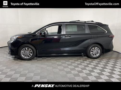 2025 Toyota Sienna LE