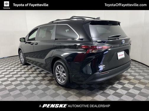 2025 Toyota Sienna LE