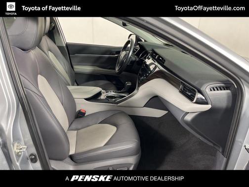 2020 Toyota Camry Hybrid XLE