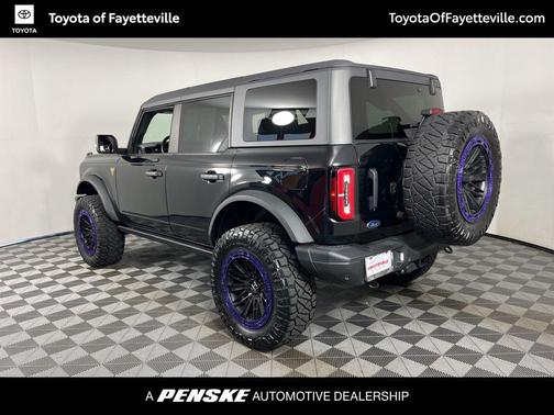 SHADOW BLACK 2023 Ford Bronco Badlands