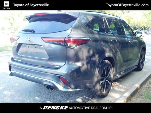 Magnetic Gray Metallic 2021 Toyota Highlander XSE