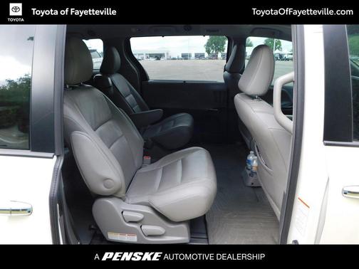 Blizzard Pearl 2015 Toyota Sienna XLE