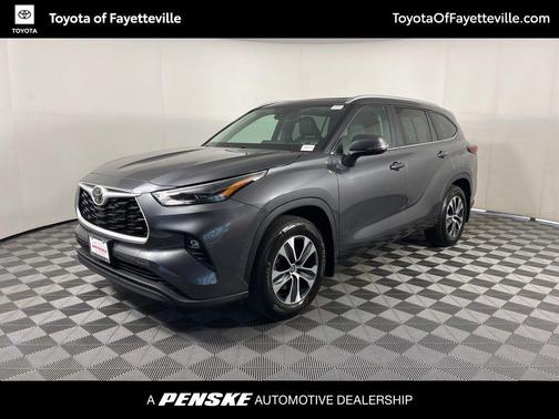 Magnetic Gray Metallic 2023 Toyota Highlander XLE