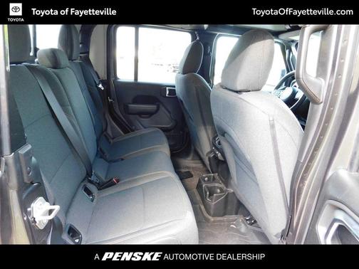 Granite Crystal Metallic Clearcoat 2024 Jeep Gladiator Nighthawk