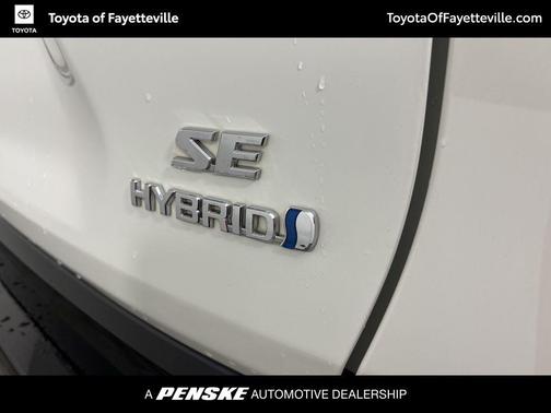 Blizzard Pearl 2022 Toyota RAV4 Hybrid SE