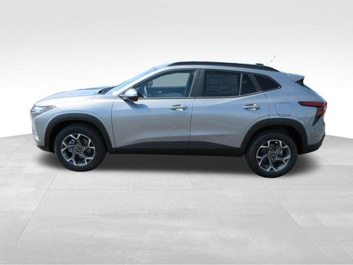 Sterling Gray Metallic 2026 Chevrolet Trax LT