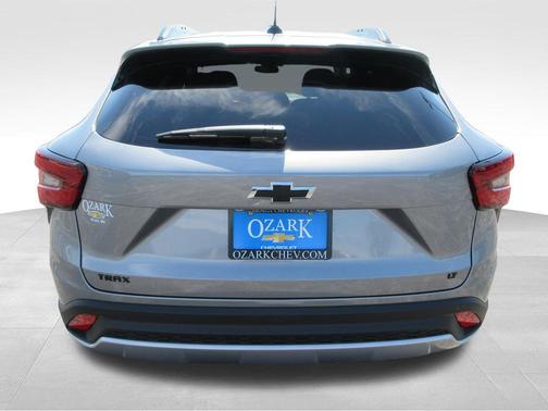 Sterling Gray Metallic 2026 Chevrolet Trax LT