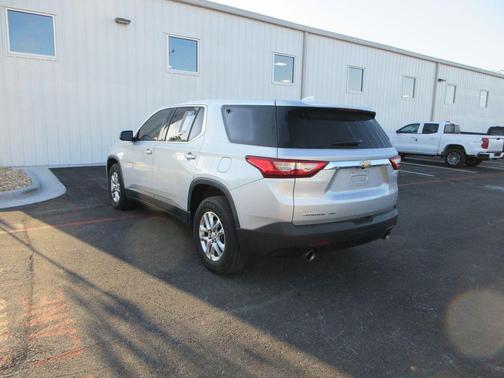 Silver Ice Metallic 2020 Chevrolet Traverse LS