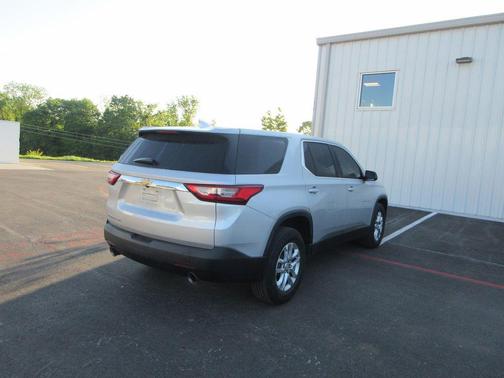 Silver Ice Metallic 2020 Chevrolet Traverse LS