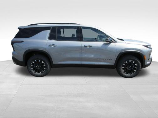 Sterling Gray Metallic 2026 Chevrolet Traverse Z71