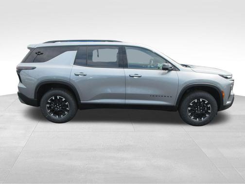 Sterling Gray Metallic 2026 Chevrolet Traverse Z71