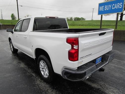 Photo 3 of 32 of 2021 Chevrolet Silverado 1500 LT