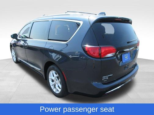 Maximum Steel Metallic 2020 Chrysler Pacifica Limited