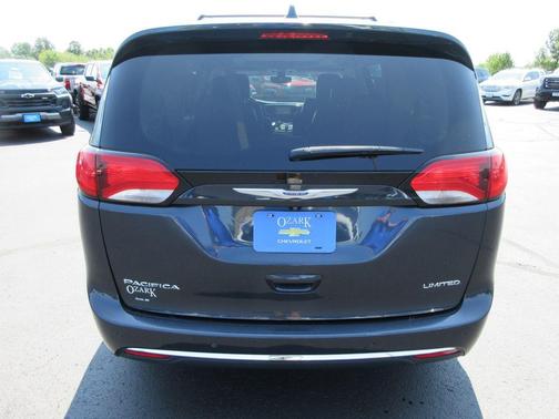Maximum Steel Metallic 2020 Chrysler Pacifica Limited
