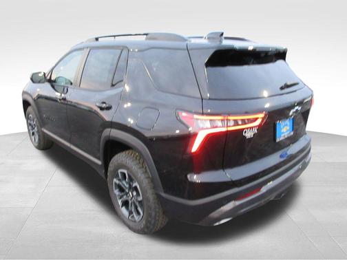 Mosaic Black Metallic 2026 Chevrolet Equinox ACTIV