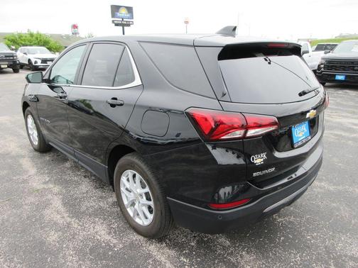 Mosaic Black Metallic 2024 Chevrolet Equinox LT