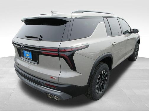 Sandstone Gray 2026 Chevrolet Traverse Z71