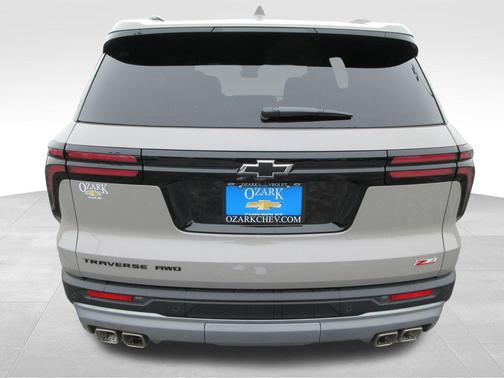 Sandstone Gray 2026 Chevrolet Traverse Z71