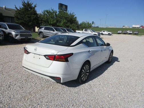 White 2024 Nissan Altima 2.5 SV
