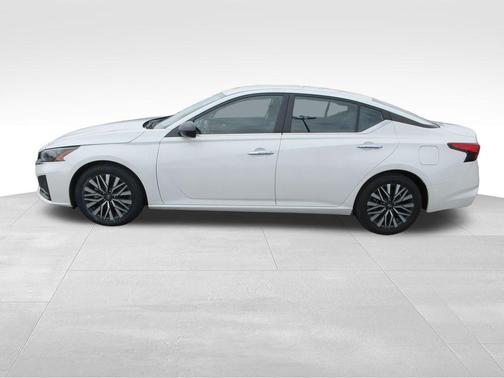White 2024 Nissan Altima 2.5 SV