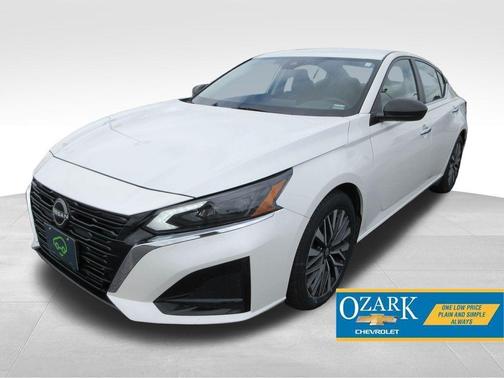 White 2024 Nissan Altima 2.5 SV