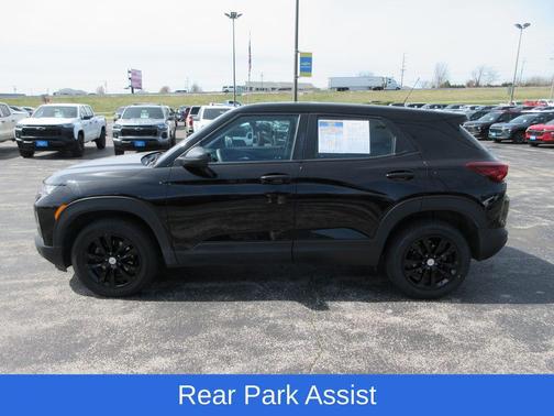 Mosaic Black Metallic 2022 Chevrolet Trailblazer LS