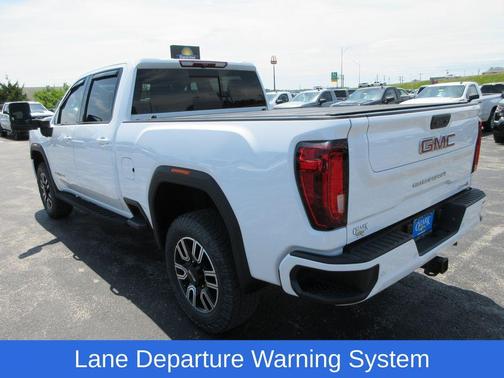 Summit White 2022 GMC Sierra 2500 AT4