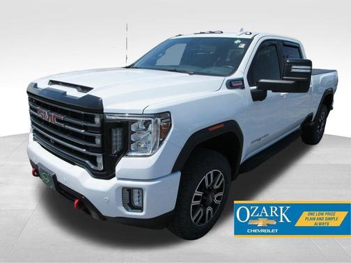 Summit White 2022 GMC Sierra 2500 AT4
