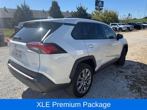 2022 Toyota RAV4 XLE Premium