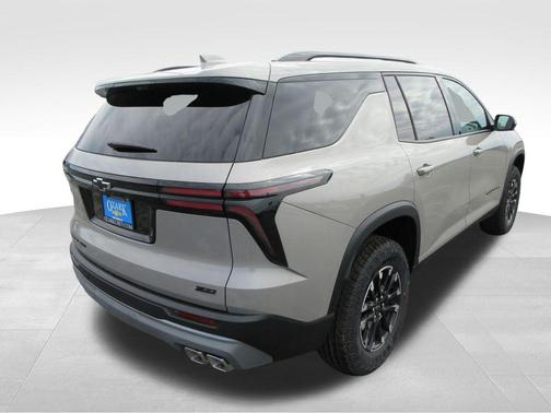 Sandstone Gray 2026 Chevrolet Traverse Z71