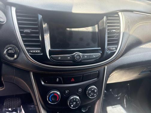 Satin Steel Metallic 2019 Chevrolet Trax LT